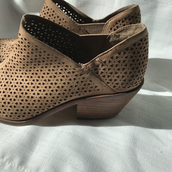 Vince Camuto tan mesh leather m booties size 7.5 - Picture 5 of 8